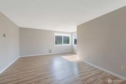 361 Earlington Avenue SW, Renton, WA 98057 - Photo 5
