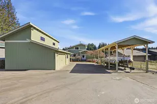 5322 S Island Dr E, Bonney Lake, WA 98391 - Photo 3