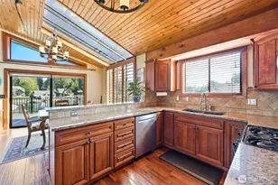 5322 S Island Dr E, Bonney Lake, WA 98391 - Photo 15