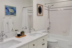 922 Nob Hill Ave N, Seattle, WA 98109 - Photo 27