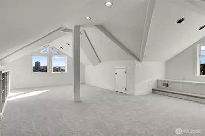922 Nob Hill Avenue N, Seattle, WA 98109 - Photo 25