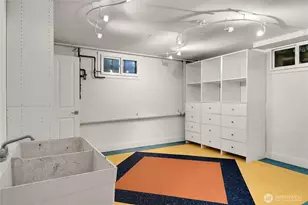 922 Nob Hill Ave N, Seattle, WA 98109 - Photo 31