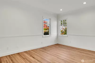 922 Nob Hill Avenue N, Seattle, WA 98109 - Photo 29