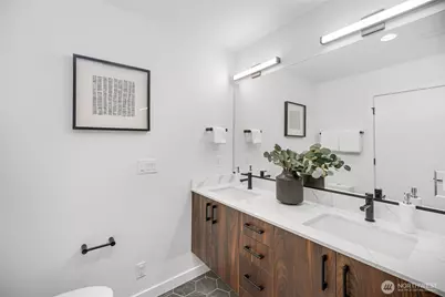 2108 1st Avenue N, Seattle, WA 98109 - Photo 23