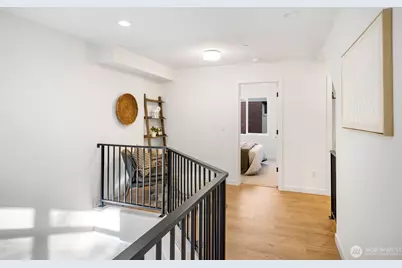 2108 1st Avenue N, Seattle, WA 98109 - Photo 15