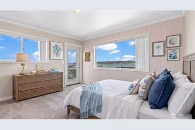 1042 Shorecrest Place, Camano Island, WA 98282 - Photo 15