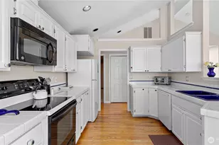 1042 Shorecrest Pl, Camano Island, WA 98282 - Photo 9