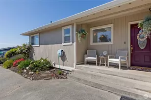 1042 Shorecrest Pl, Camano Island, WA 98282 - Photo 3