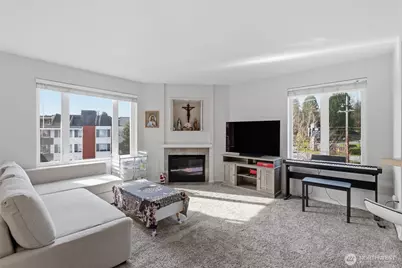 15020 Bothell Way NE #406, Lake Forest Park, WA 98155 - Photo 9