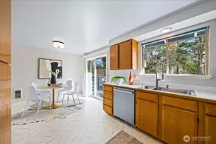 10901 NE 151st St, Bothell, WA 98011 - Photo 7