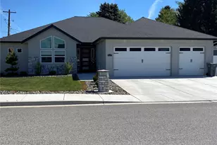 613 S Perry Ave, East Wenatchee, WA 98802 - Photo 1