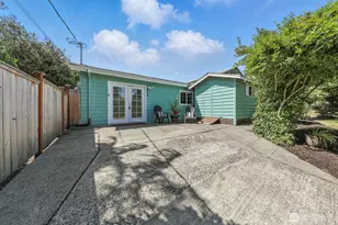 805 36th St, Anacortes, WA 98221 - Photo 5