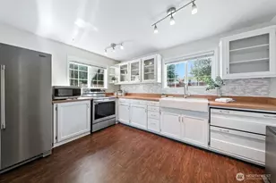 805 36th St, Anacortes, WA 98221 - Photo 7