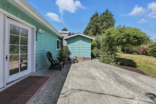 805 36th St, Anacortes, WA 98221 - Photo 3