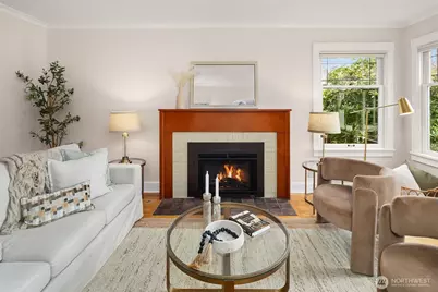 3818 Corliss Avenue N, Seattle, WA 98103 - Photo 3