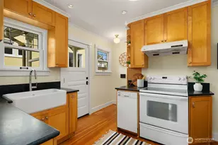 3818 Corliss Ave N, Seattle, WA 98103 - Photo 9