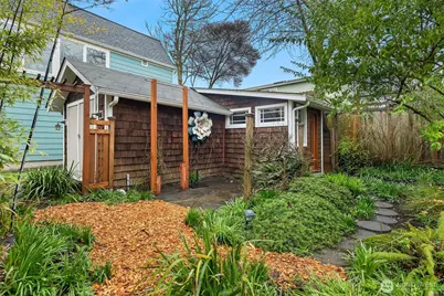 3818 Corliss Avenue N, Seattle, WA 98103 - Photo 27