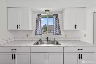 1031 N Laventure Road, Mount Vernon, WA 98273 - Photo 9