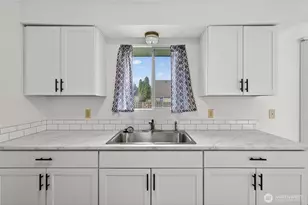 1031 N Laventure Rd, Mount Vernon, WA 98273 - Photo 9