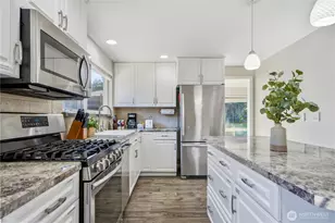 16237 NE 30th St, Bellevue, WA 98008 - Photo 13