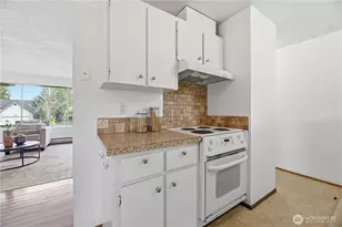 4713 N Island Dr, Bonney Lake, WA 98391 - Photo 7