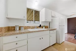 4713 N Island Dr, Bonney Lake, WA 98391 - Photo 9