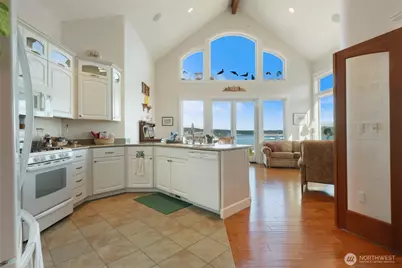 201 E Smith Cove Way, Shelton, WA 98584 - Photo 3