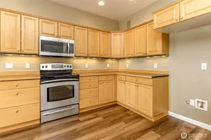 17806 106th St E, Bonney Lake, WA 98391 - Photo 9