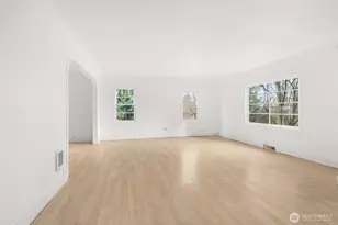 1036 Fowler St, Raymond, WA 98577 - Photo 7