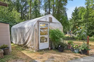 17209 W Riverside Dr, Bothell, WA 98011 - Photo 37