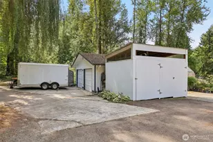 17209 W Riverside Dr, Bothell, WA 98011 - Photo 35