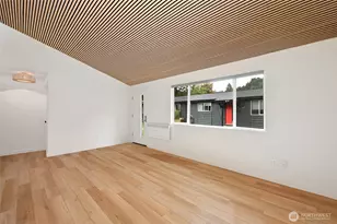 330 SE Clark St, Issaquah, WA 98027 - Photo 7