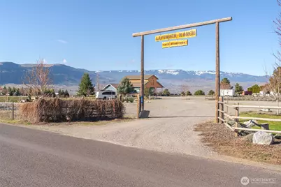 980 S Webb Place, East Wenatchee, WA 98802 - Photo 3