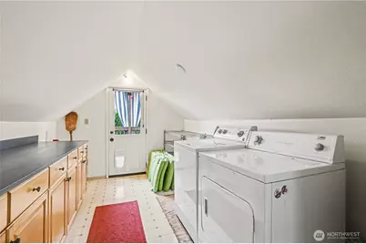5525 Woodlawn Avenue N, Seattle, WA 98103 - Photo 13