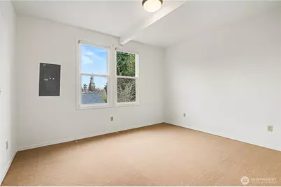 5525 Woodlawn Avenue N, Seattle, WA 98103 - Photo 9