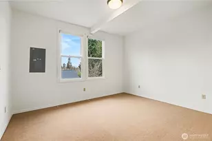 5525 Woodlawn Ave N, Seattle, WA 98103 - Photo 9