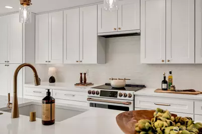 505 W Kinnear Place, Seattle, WA 98119 - Photo 7