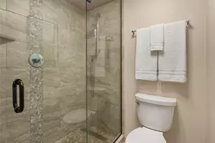 2100 3rd Ave, Seattle, WA 98121 - Photo 29