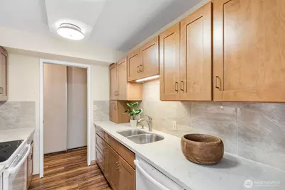 1120 8th Avenue #1003, Seattle, WA 98101 - Photo 9