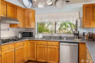 18654 NE 55th St, Redmond, WA 98052 - Photo 15