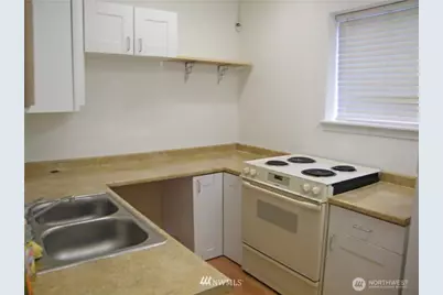 9445 S Park Avenue, Tacoma, WA 98444 - Photo 3