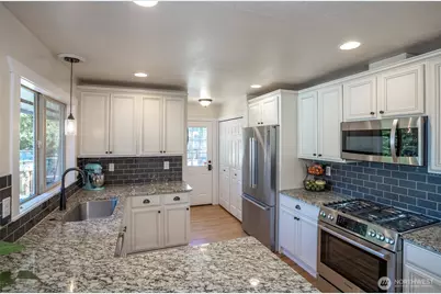 1221 Huson Drive, Tacoma, WA 98405 - Photo 11