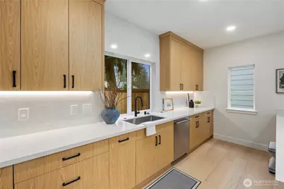 13009 NE 104th Place, Kirkland, WA 98033 - Photo 13