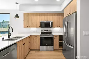 820 N State St, Bellingham, WA 98225 - Photo 5