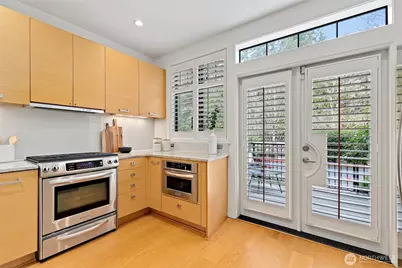 10595 NE 12th Place #102, Bellevue, WA 98004 - Photo 11