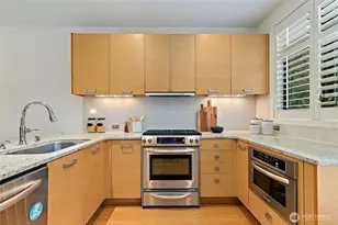 10595 NE 12th Pl, Bellevue, WA 98004 - Photo 9