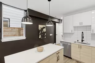 909 Hiawatha Pl S, Seattle, WA 98144 - Photo 9