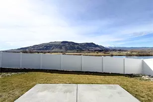 436 Hammond Ln, Rock Island, WA 98850 - Photo 3