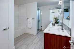 4274 NE 50th St, Seattle, WA 98105 - Photo 13