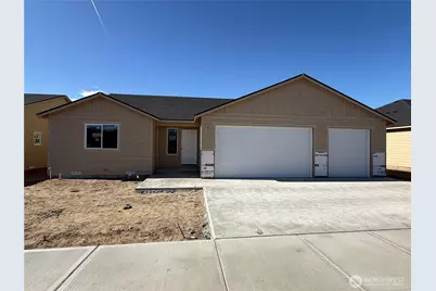 138 Salmon Drive, Wenatchee, WA 98801 - Photo 1